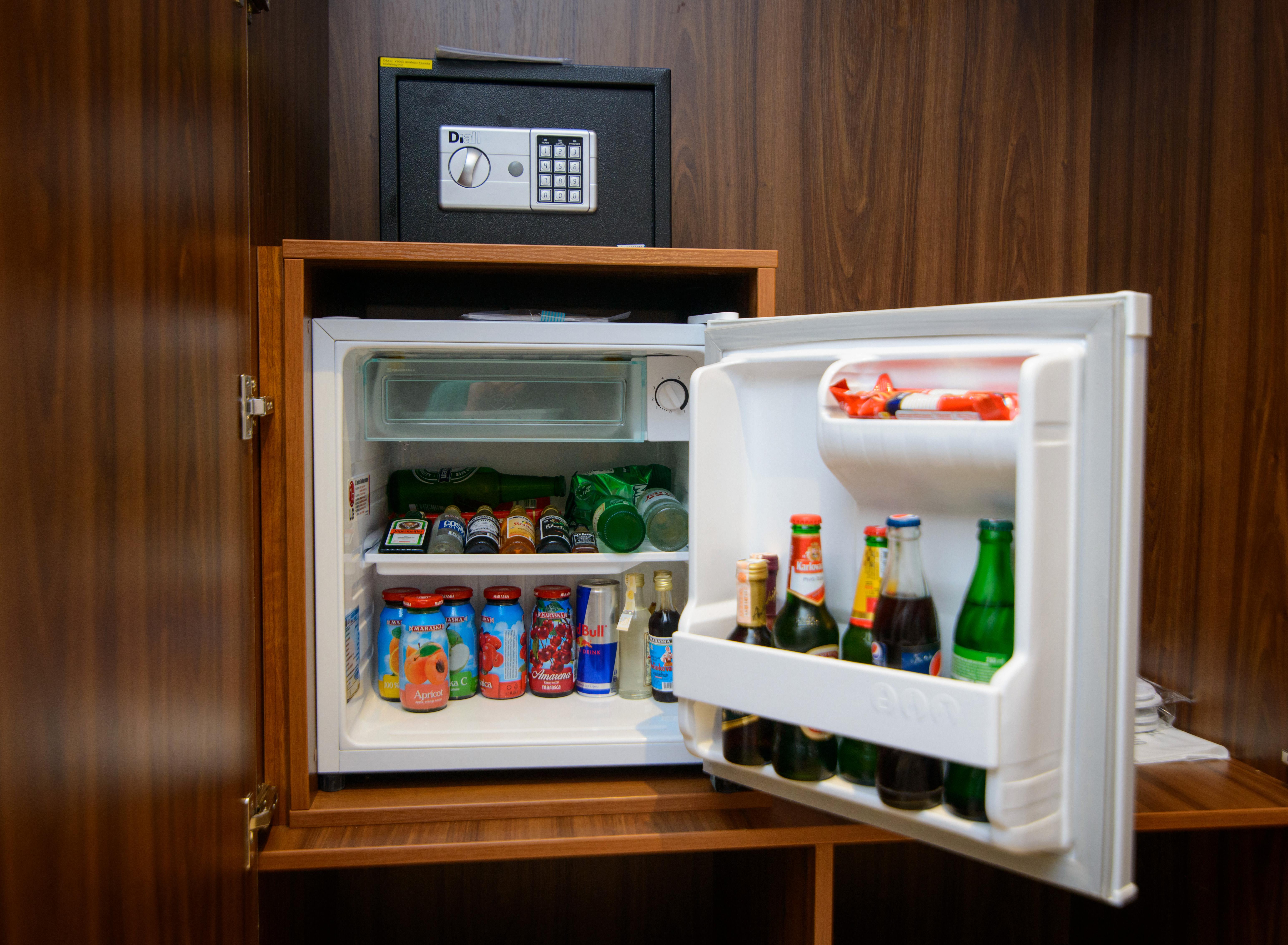 Hotel Mepas Mostar Exterior foto A hotel refrigerator
