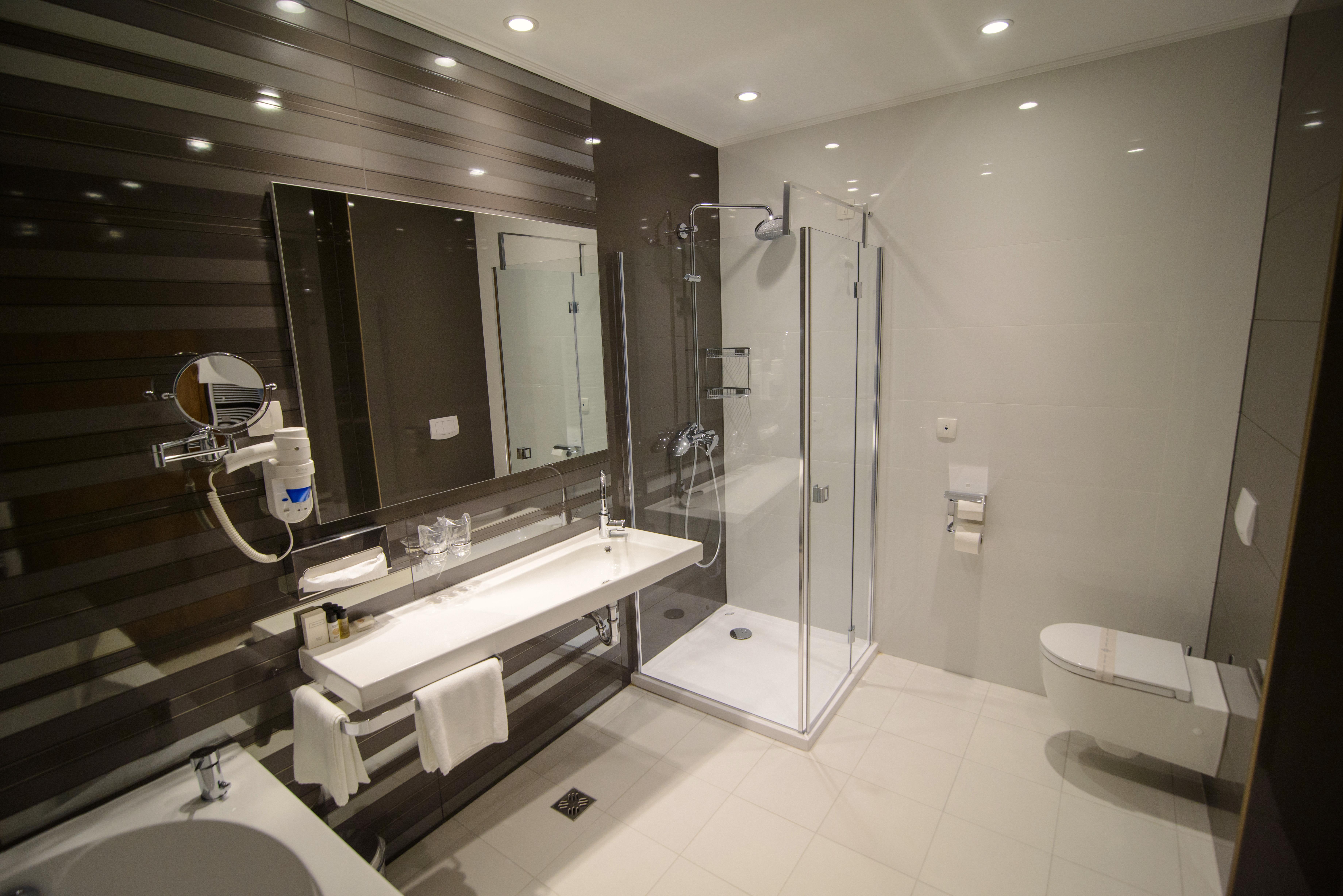 Hotel Mepas Mostar Exterior foto Bathroom of a hotel room