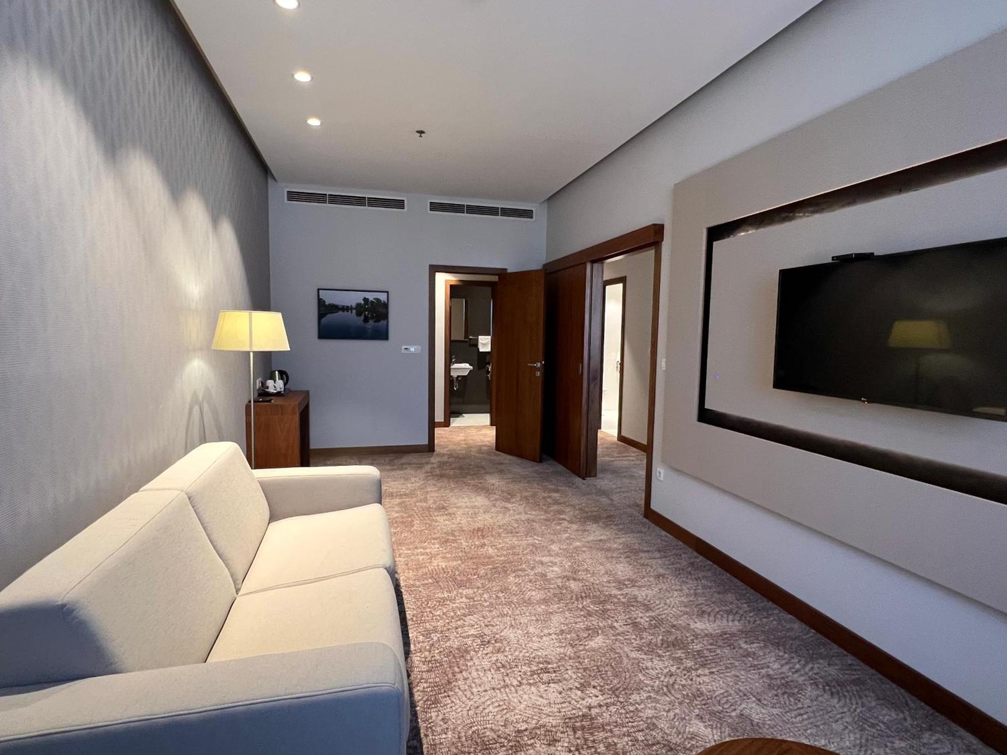 Hotel Mepas Mostar Exterior foto A suite at the hotel
