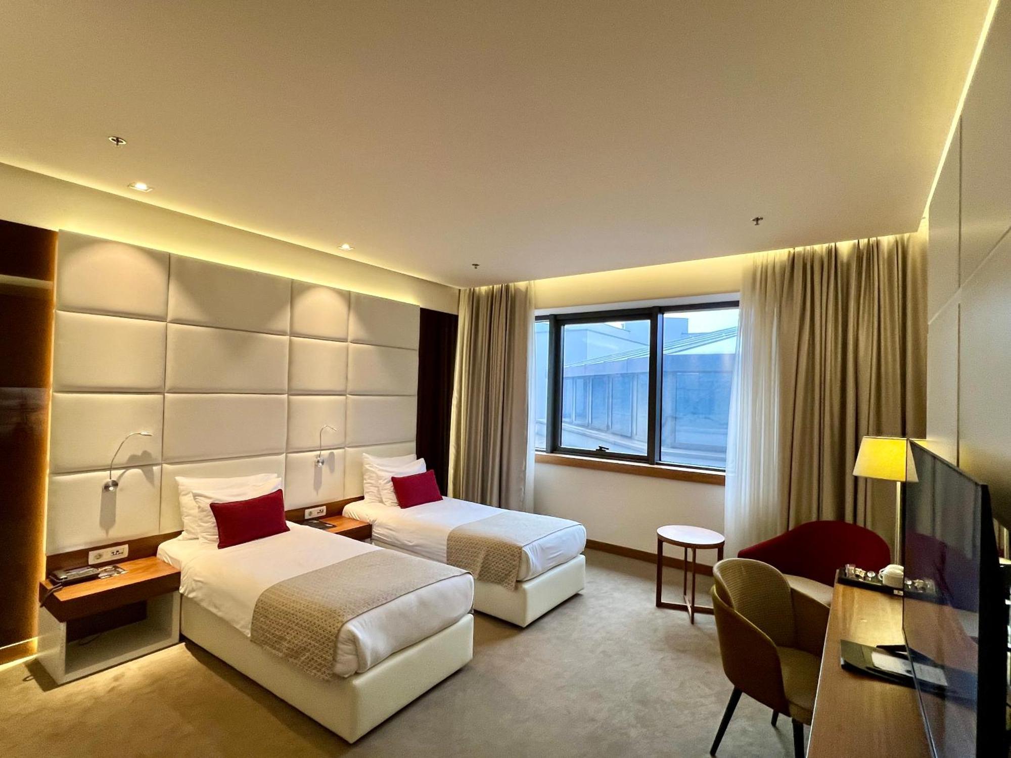 Hotel Mepas Mostar Exterior foto A room at the hotel