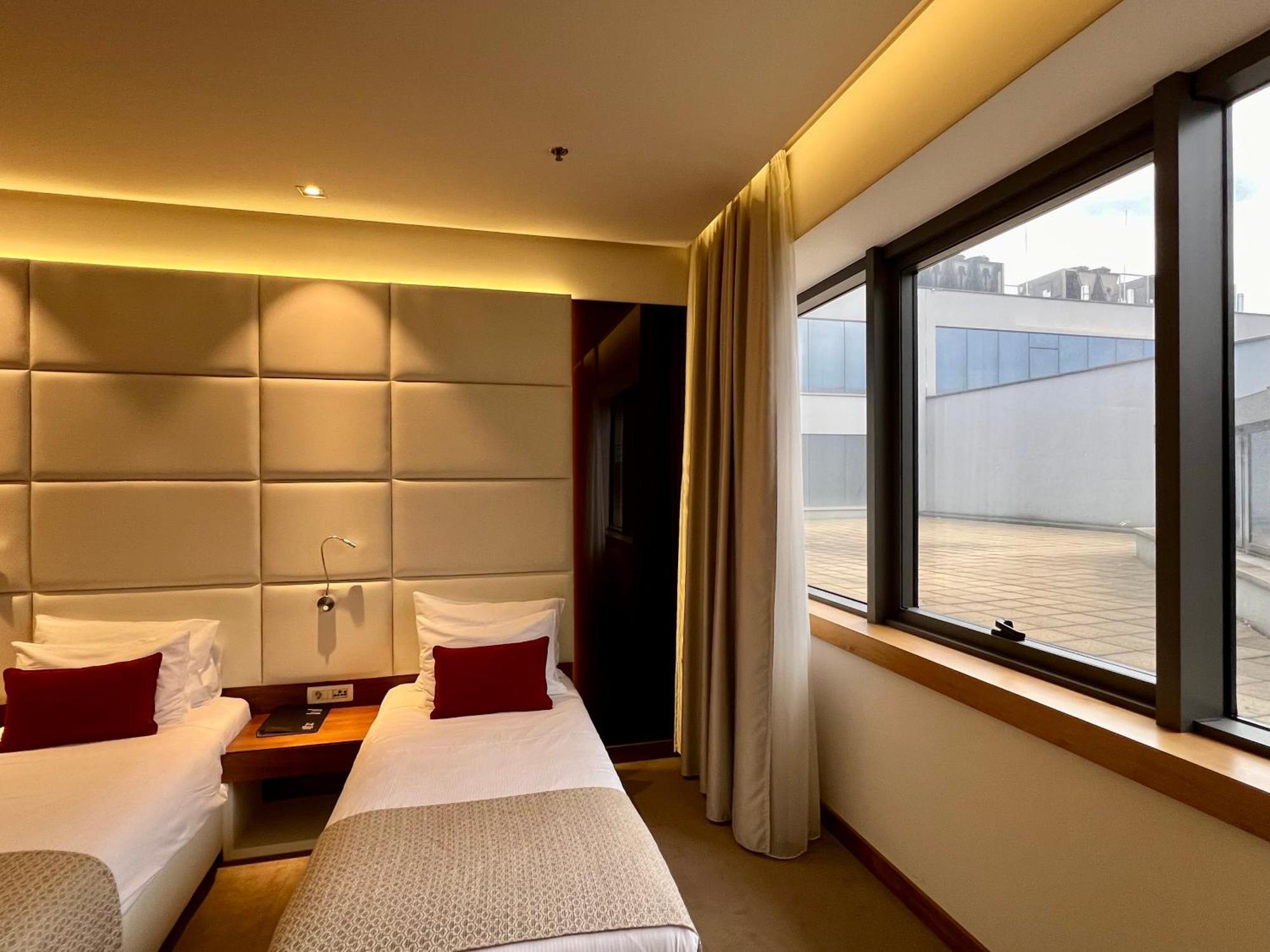 Hotel Mepas Mostar Exterior foto A room at the hotel
