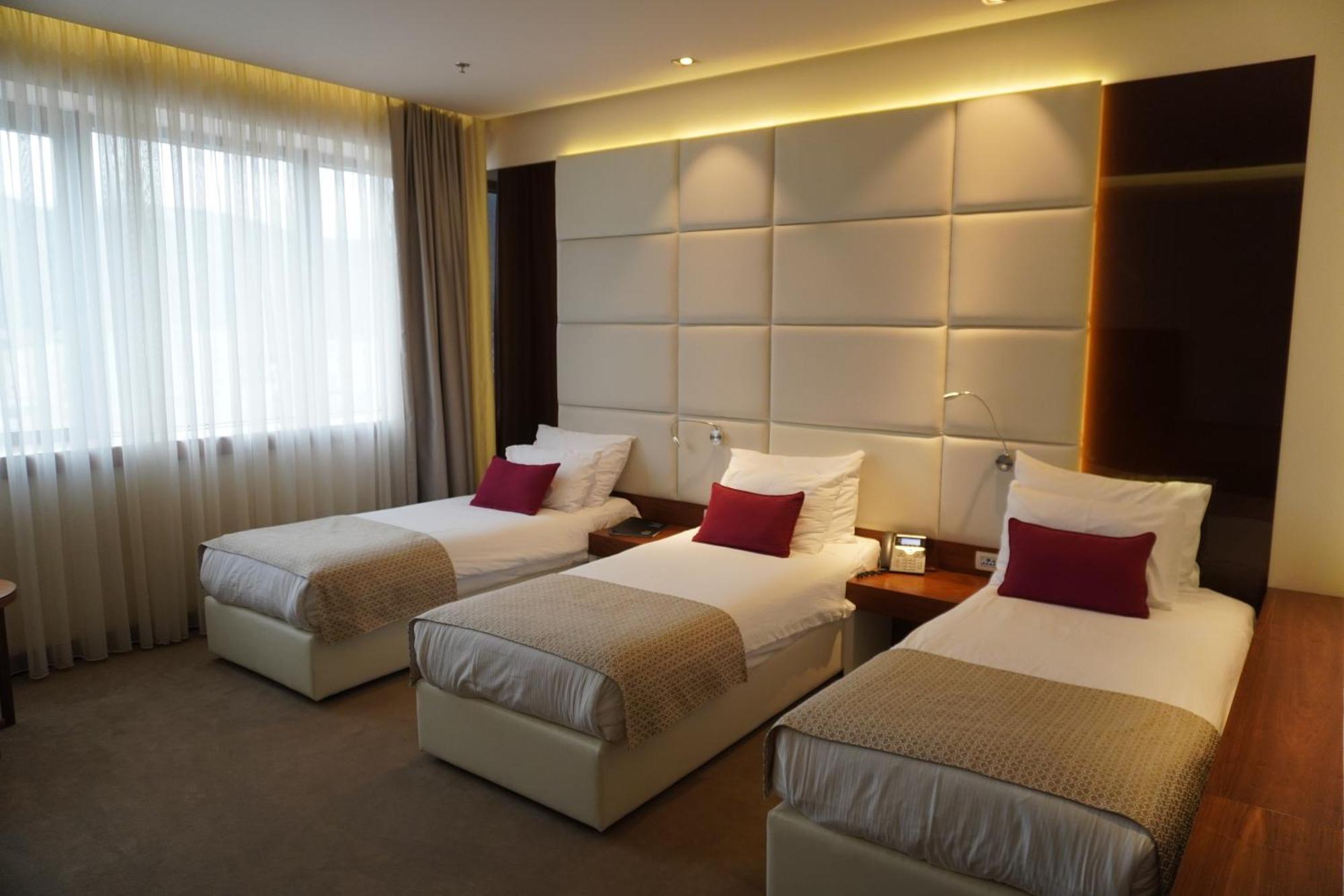 Hotel Mepas Mostar Exterior foto A room at the hotel