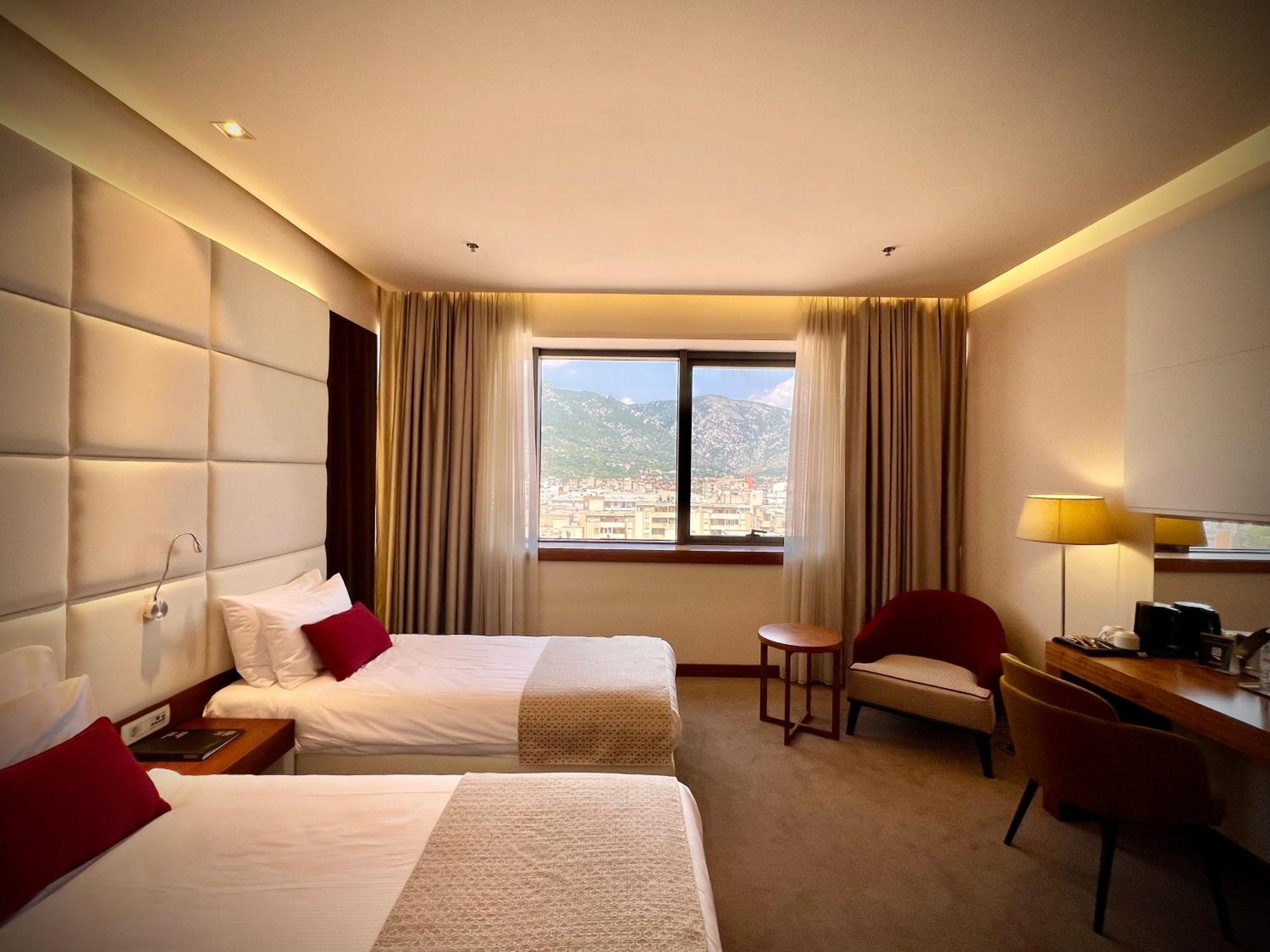 Hotel Mepas Mostar Exterior foto A room at the hotel
