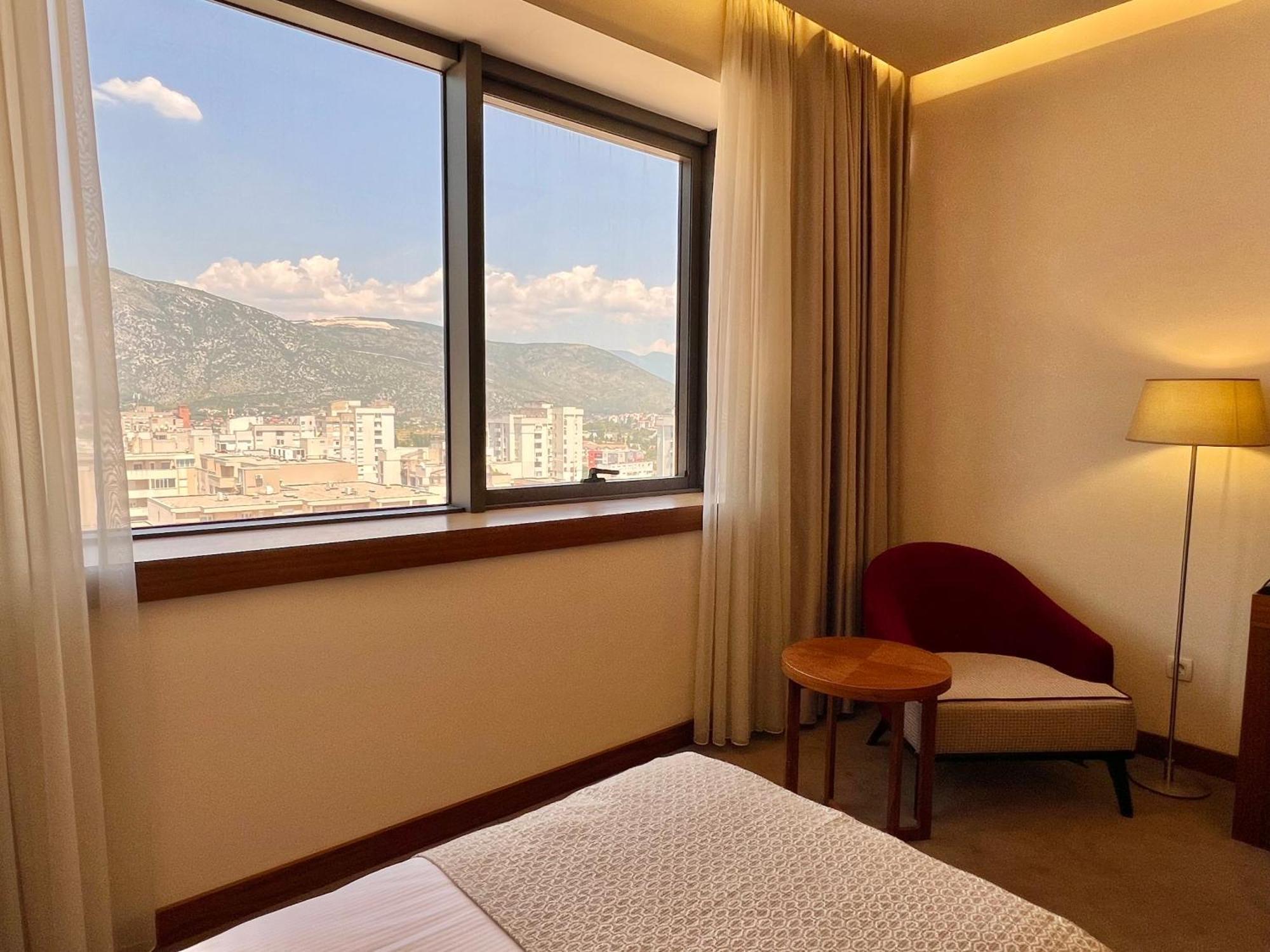 Hotel Mepas Mostar Exterior foto A room at the hotel