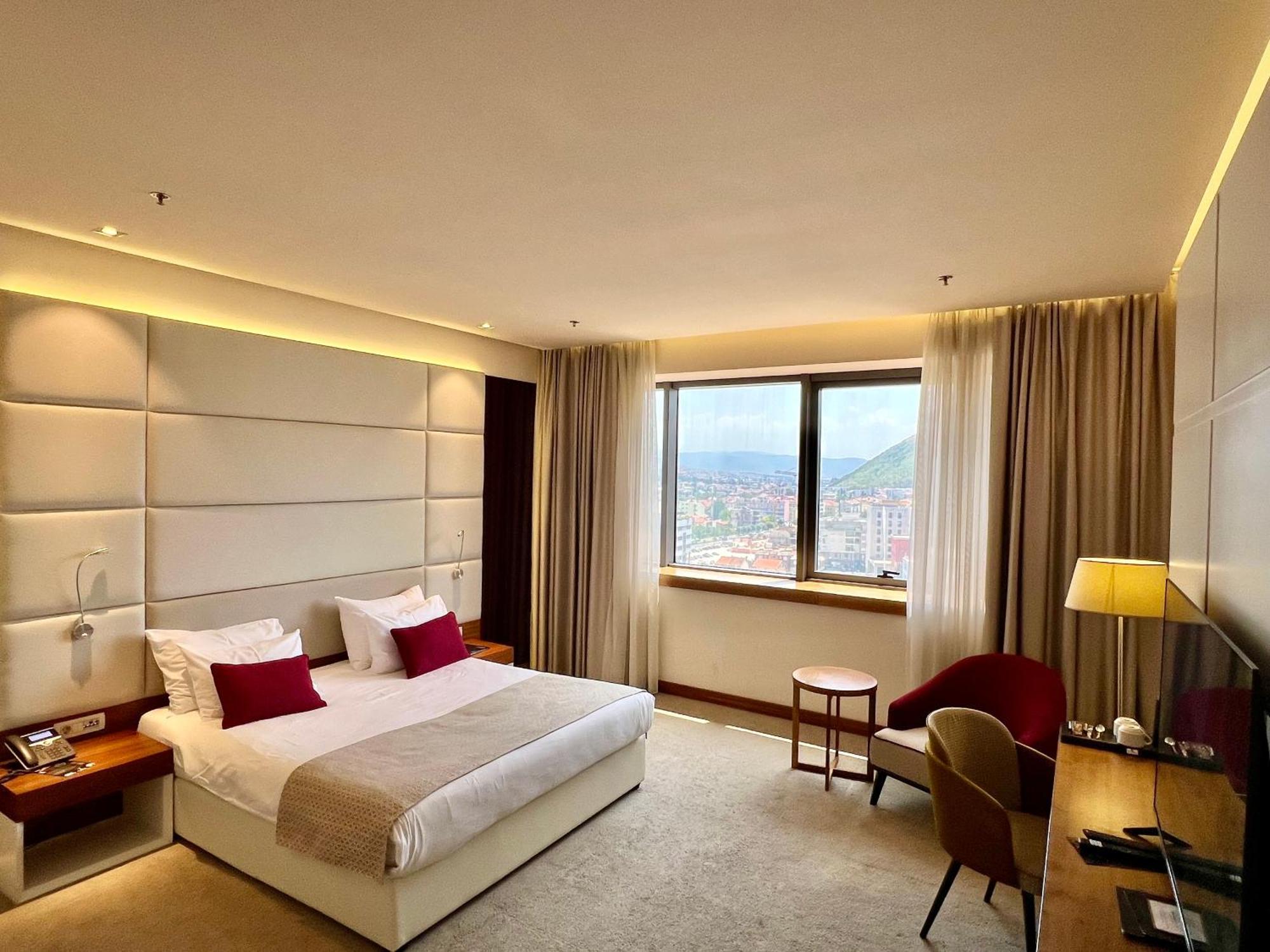 Hotel Mepas Mostar Exterior foto A room at the hotel
