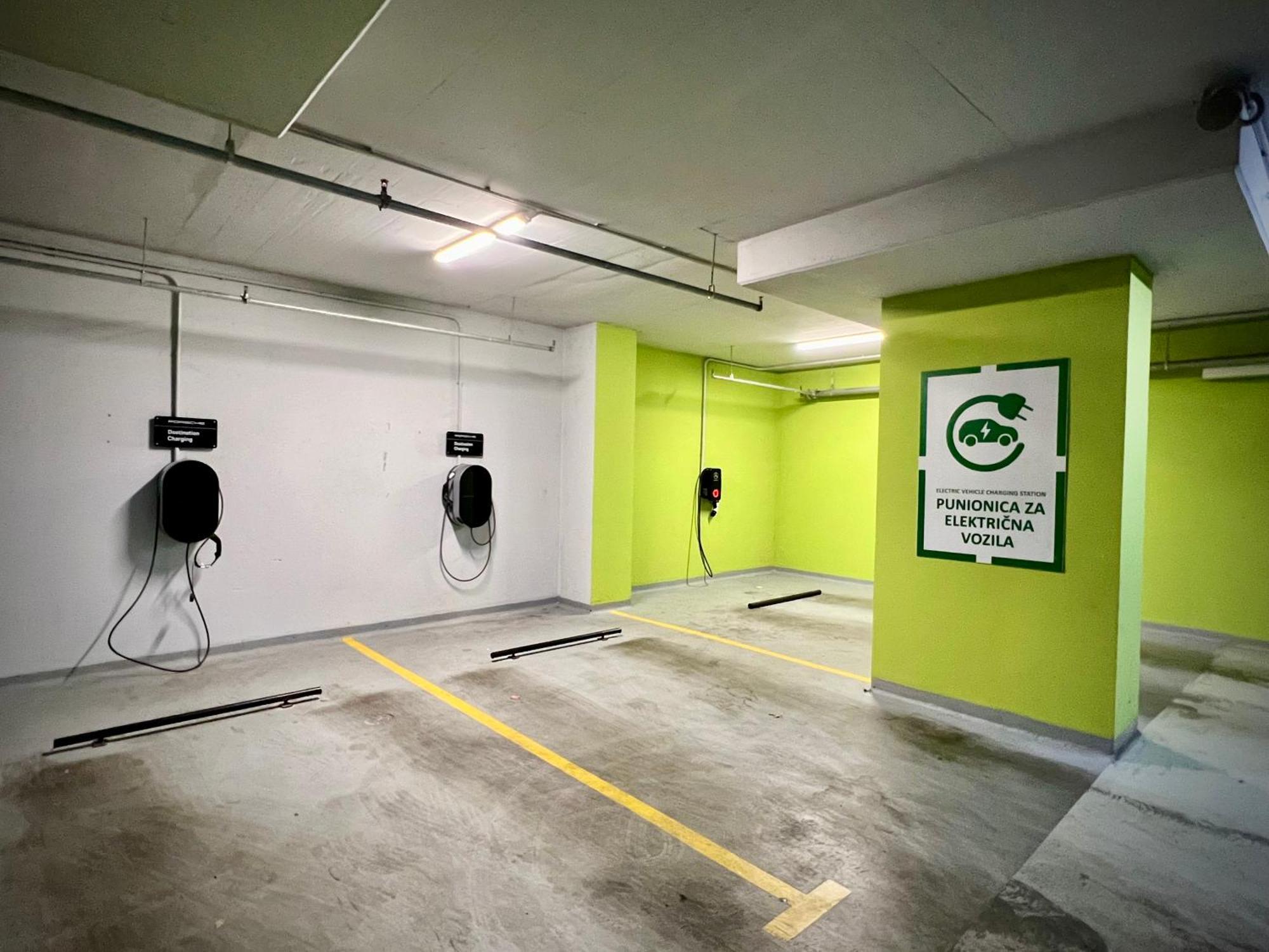 Hotel Mepas Mostar Exterior foto Electric vehicle charging station in Belgrade